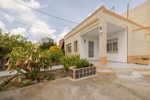 Exterior - Holiday Home 'Teresa Deltebre' with Private Terrace, Wi-Fi and Air Conditioning (Deltebre)