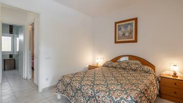 3 slaapkamers, een strijkplank/strijkijzer, gratis wifi, beddengoed
