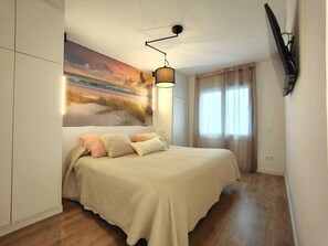 2 bedrooms, iron/ironing board, bed sheets, wheelchair access