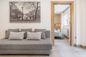 TV - Family Catedral Apartment with Balcony, Wi-Fi, and Air Conditioning (Granada)