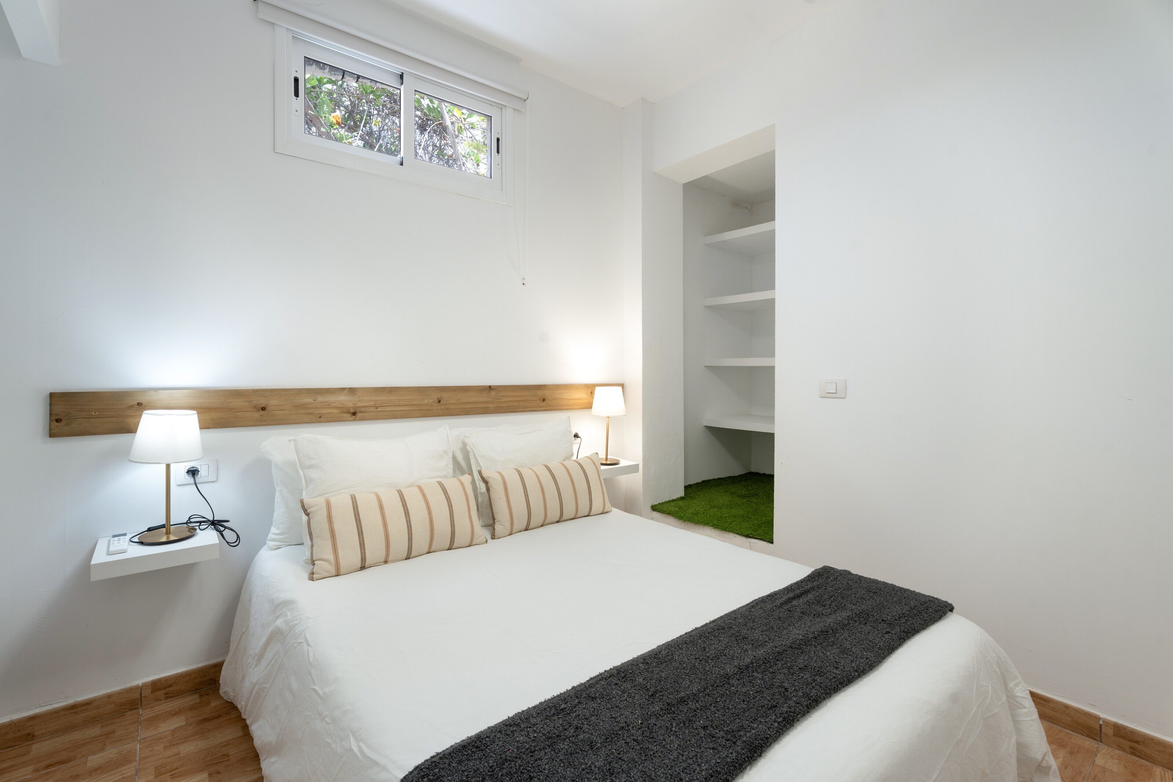 1 habitación, tabla de planchar con plancha, wifi gratis y ropa de cama 