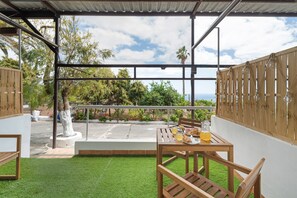 Outdoor dining - Vacation 'Beautiful Sea View and Pool Finca 1' with Shared Pool, Private Terrace and Wi-Fi (Adeje)