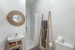 تجهيزات دش، مجففات شعر، مناشف