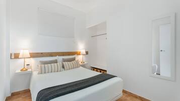 1 slaapkamer, een strijkplank/strijkijzer, gratis wifi, beddengoed