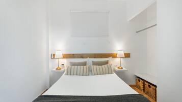 1 dormitorio, tabla de planchar con plancha, wifi gratis y ropa de cama