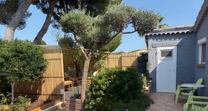 Apartment 'Autour D'un Patio, Proche Mer' with Private Terrace, Wi-Fi and Air Conditioning