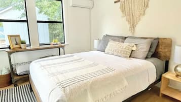 2 bedrooms, iron/ironing board, WiFi, bed sheets