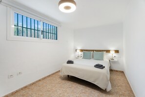 1 dormitorio, tabla de planchar con plancha, wifi gratis y ropa de cama