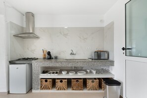 Fridge, microwave, stovetop, coffee/tea maker