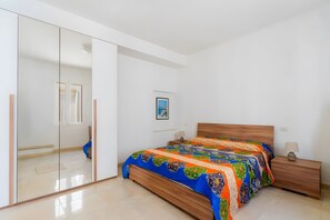 2 bedrooms, bed sheets