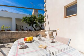 Outdoor dining - Cenate House Holiday Home (Nardò)