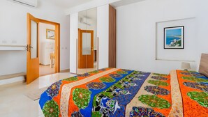 A bedroom with a large bed, a wardrobe, a mirror, and a framed picture on the wall. - Cenate House Holiday Home (Nardò)