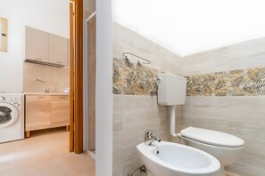Shower, hair dryer - Cenate House Holiday Home (Nardò)