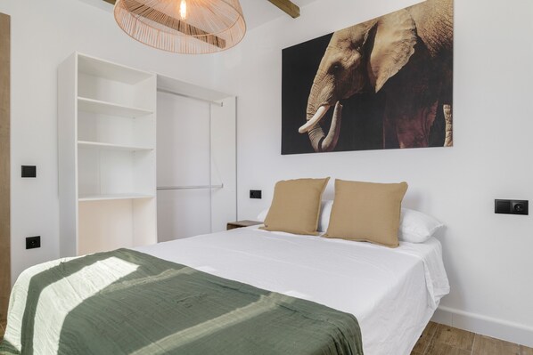 2 bedrooms, bed sheets