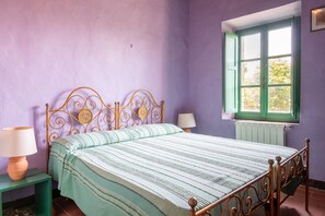 3 slaapkamers, een strijkplank/strijkijzer, gratis wifi, beddengoed