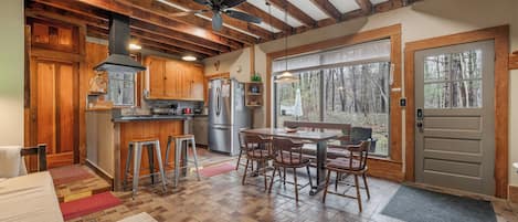 Køleskab, mikrobølgeovn, ovn, kogeplade