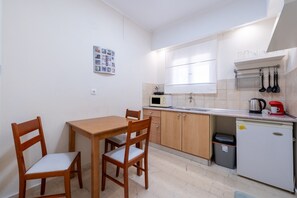 Stovetop, electric kettle, cookware/dishes/utensils - Apartment 'Two Bedroom 2' with Balcony, Wi-Fi and Air Conditioning (Kavos)