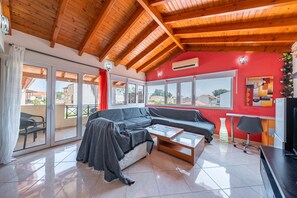 TV - Apartment 'Family Flat - 3 Bedrooms' with Wi-Fi and Air Conditioning (Kavos)