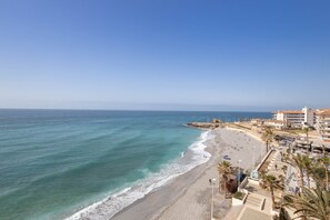 On the beach - Apartment 'Torresol 208' with Shared Pool, Wi-Fi and Air Conditioning (Nerja)