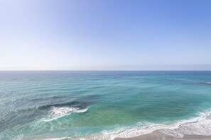 On the beach - Apartment 'Torresol 208' with Shared Pool, Wi-Fi and Air Conditioning (Nerja)