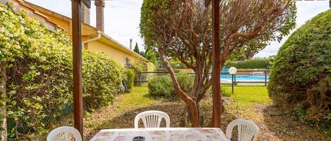 屋外ダイニングエリア