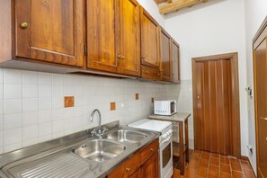 Fridge, microwave, stovetop, cookware/dishes/utensils
