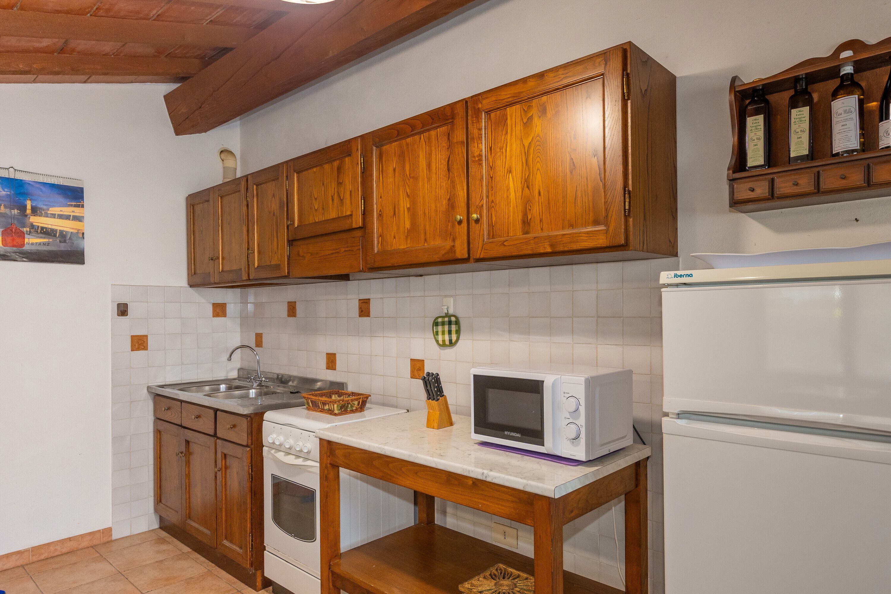 Frigorifero, microonde, piano cottura, pentole/stoviglie/utensili