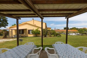 屋外ダイニングエリア