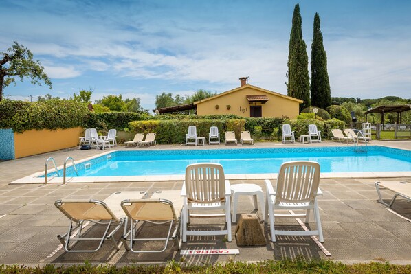 Pool - Holiday Home 'Milla - Villetta Pernice' with Shared Pool, Private Terrace and Wi-Fi (Cecina)