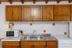 Fridge, microwave, stovetop, cookware/dishes/utensils