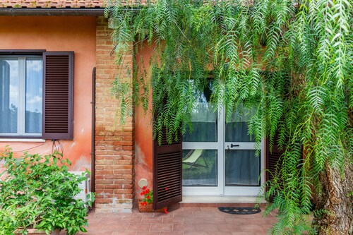 Apartment 'Gelsomini' with Private Garden, Wi-Fi and Air Conditioning
