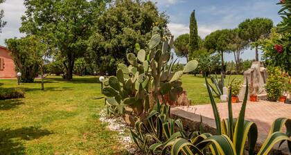 Apartment 'Gelsomini' with Private Garden, Wi-Fi and Air Conditioning