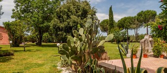 Apartment 'Gelsomini' with Private Garden, Wi-Fi and Air Conditioning