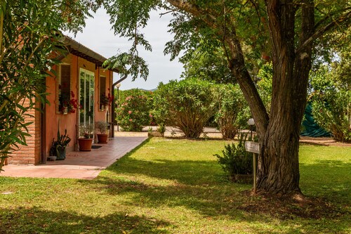 Apartment 'Tramonto' with Private Garden, Wi-Fi and Air Conditioning