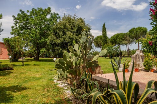 Apartment 'Tramonto' with Private Garden, Wi-Fi and Air Conditioning