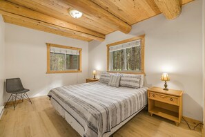 5 bedrooms, travel cot, free WiFi, bed sheets