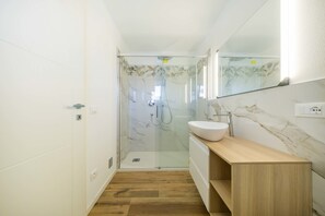Hair dryer - Il Sospiro del Lago - private pool and lake view (Torri Del Benaco)