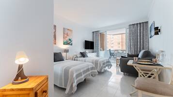 1 habitación, tabla de planchar con plancha, wifi gratis y ropa de cama