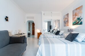 1 habitación, tabla de planchar con plancha, wifi gratis y ropa de cama 