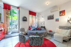 TV - Apartment 'Sainte Escale' with Private Terrace (Marseille)