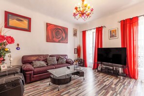 Living area - Central Apartment "Vieux Port" (Marseille)