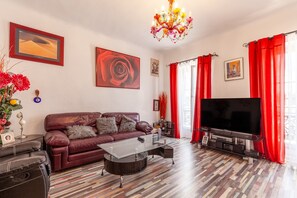 Living area - Central Apartment "Vieux Port" (Marseille)