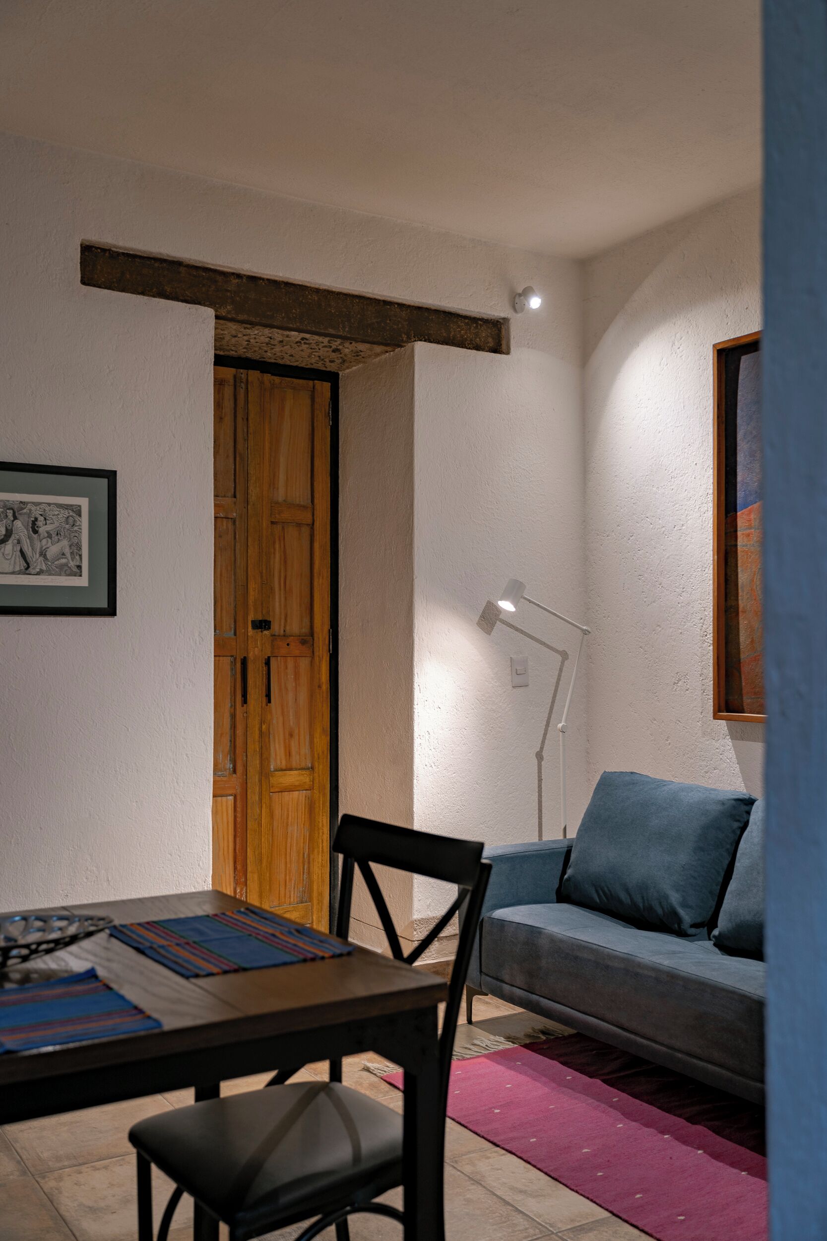 Suite estudio, vista al jardín | Área de sala de estar