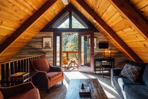 Smart-tv och eldstad