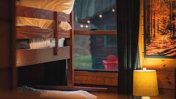 2 bedrooms, WiFi (free), bed sheets