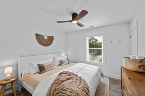 3 habitaciones, tabla de planchar con plancha, wifi y ropa de cama 