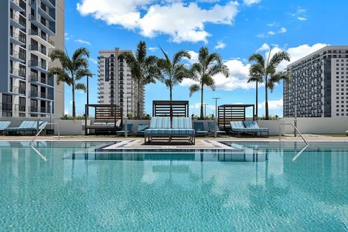 Stylish Studio | Pool View | Downtown Doral' Heart