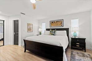 3 室のベッドルーム、アイロン / アイロン台、WiFi、ベッドシーツ