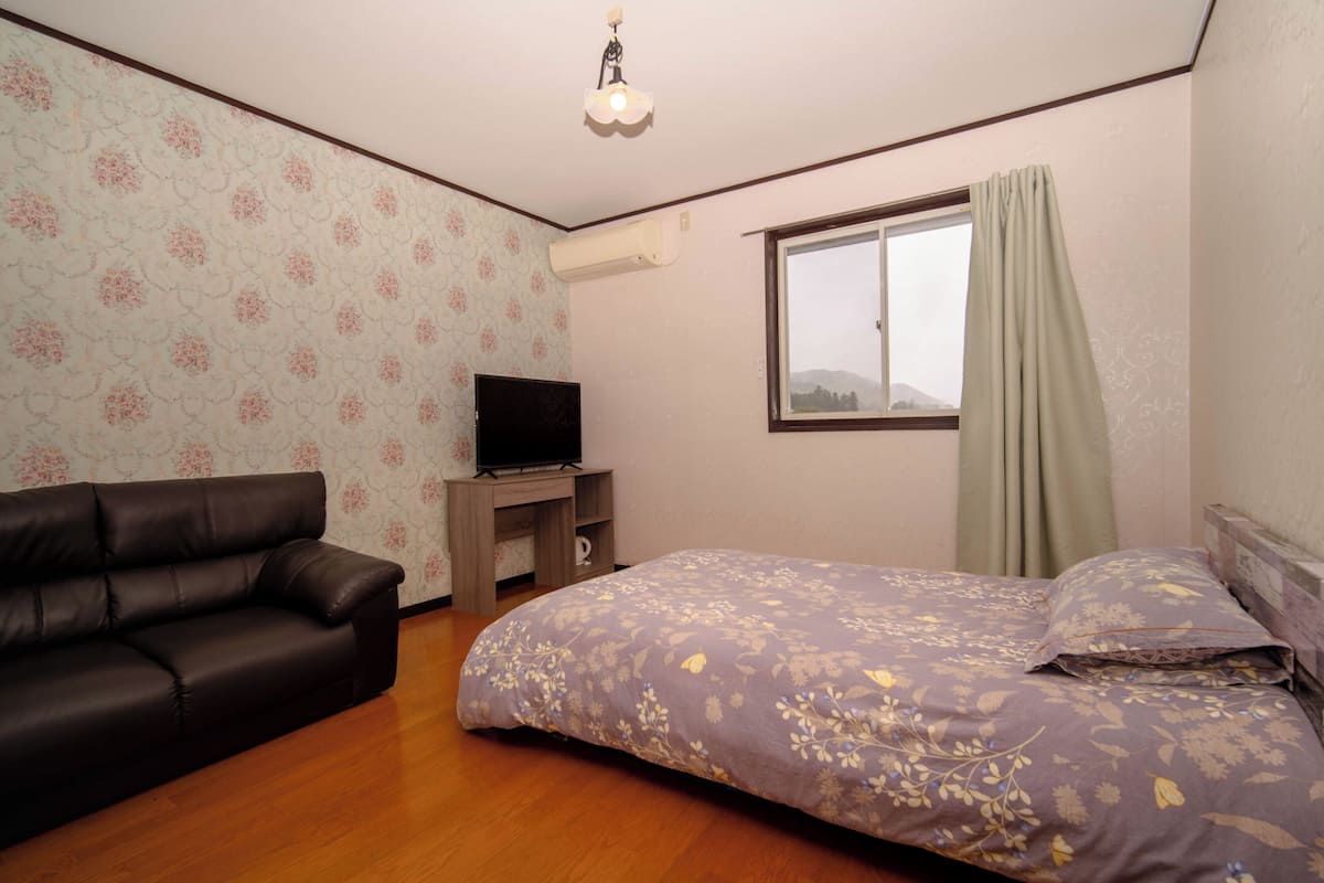 Basic Single Room, Hill View