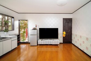 32-inch LCD TV with satellite channels - Takenosou (Nasukarasuyama)